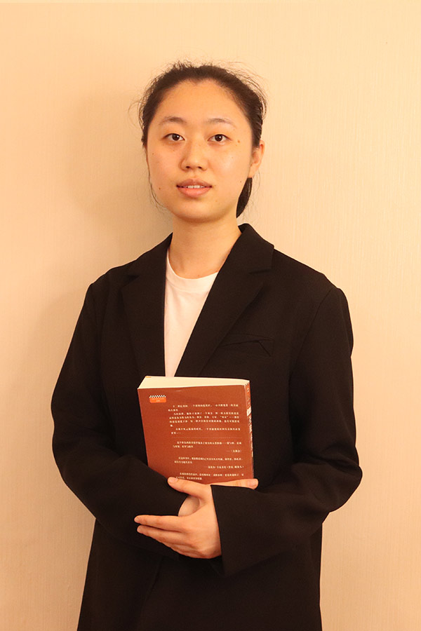 清涧梁艺 本科学历，优秀班主任
