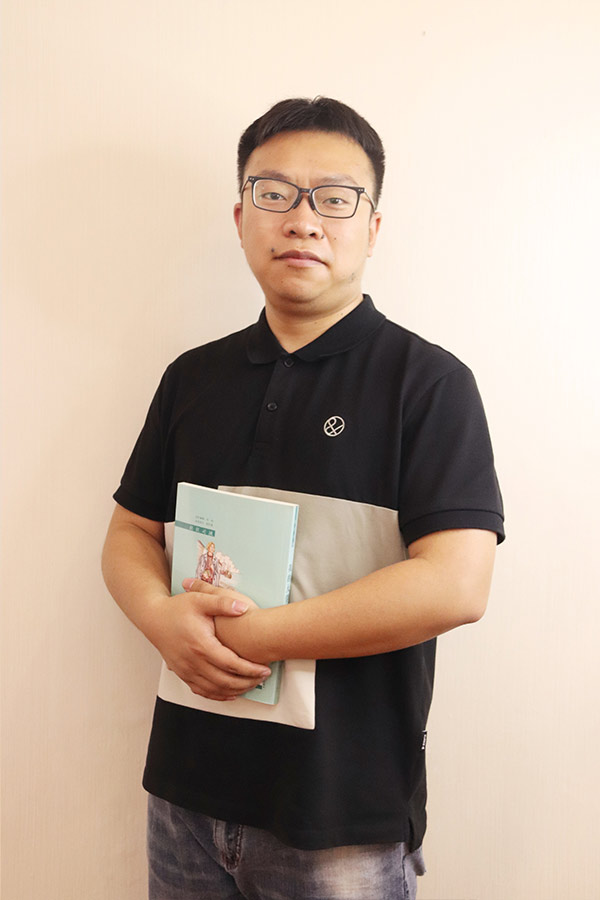 清涧杨斌 本科学历，毕业于西安航空学院