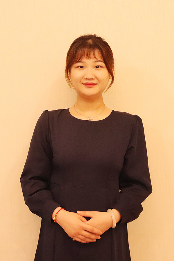 清涧文哲 本科学历，优秀班主任